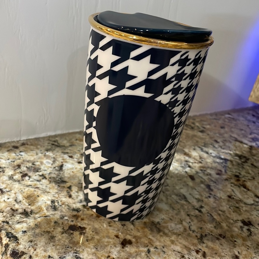 Starbucks’s coffee cup!